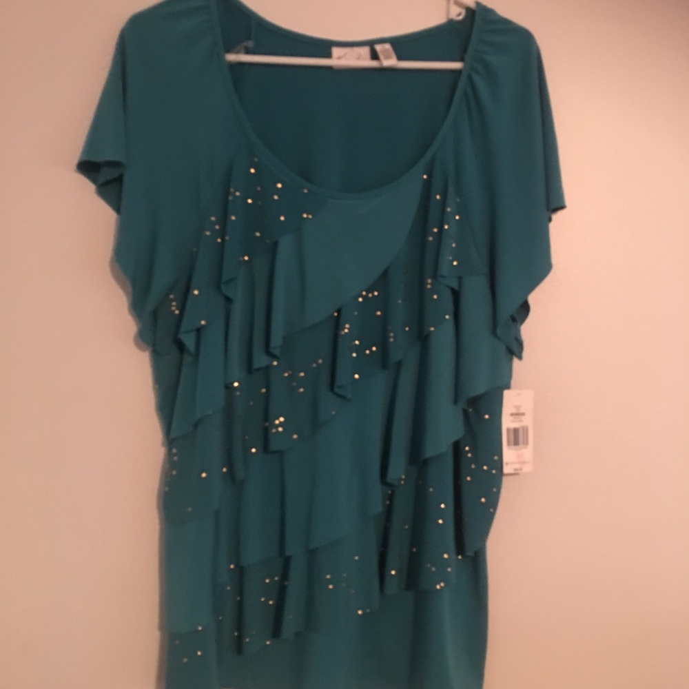 Adorable ruffle Kim Rogers top